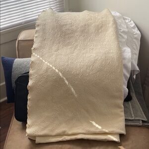 Sferra Scalloped Coverlet Blanket Soft Yellow 86” w x 88” long